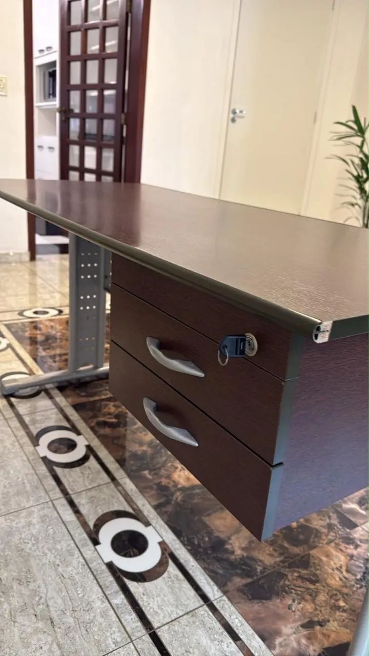 Mesa de Escritório Madeira com alumínio  - Foto 4