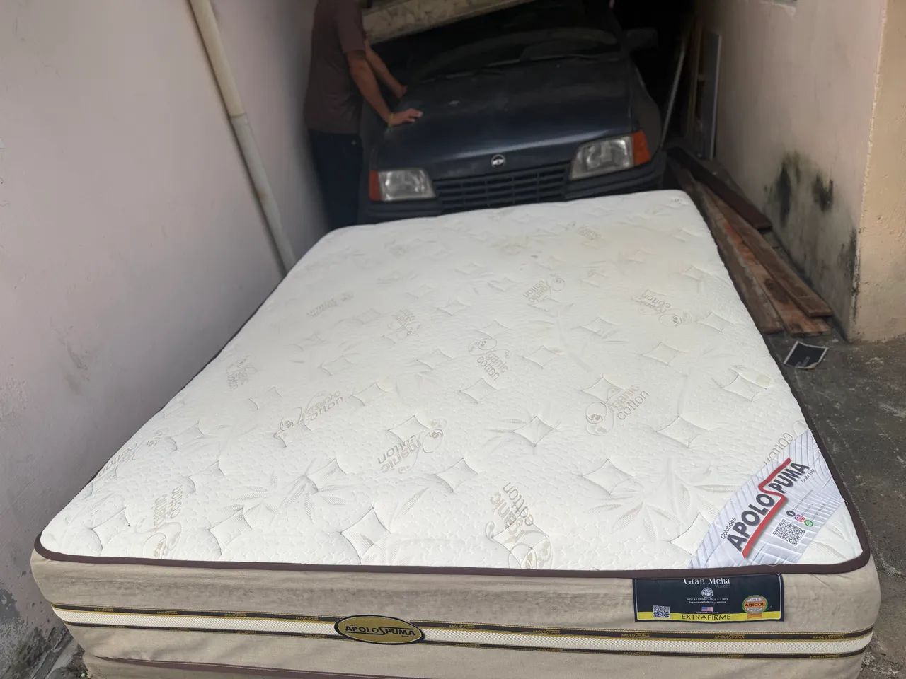 Cama box mas colchão Queen 