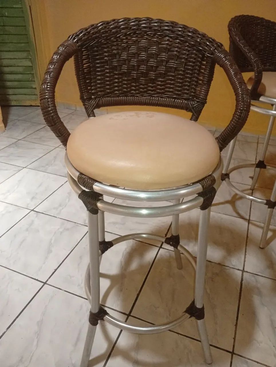 Banquetas sem novas de alumínio 