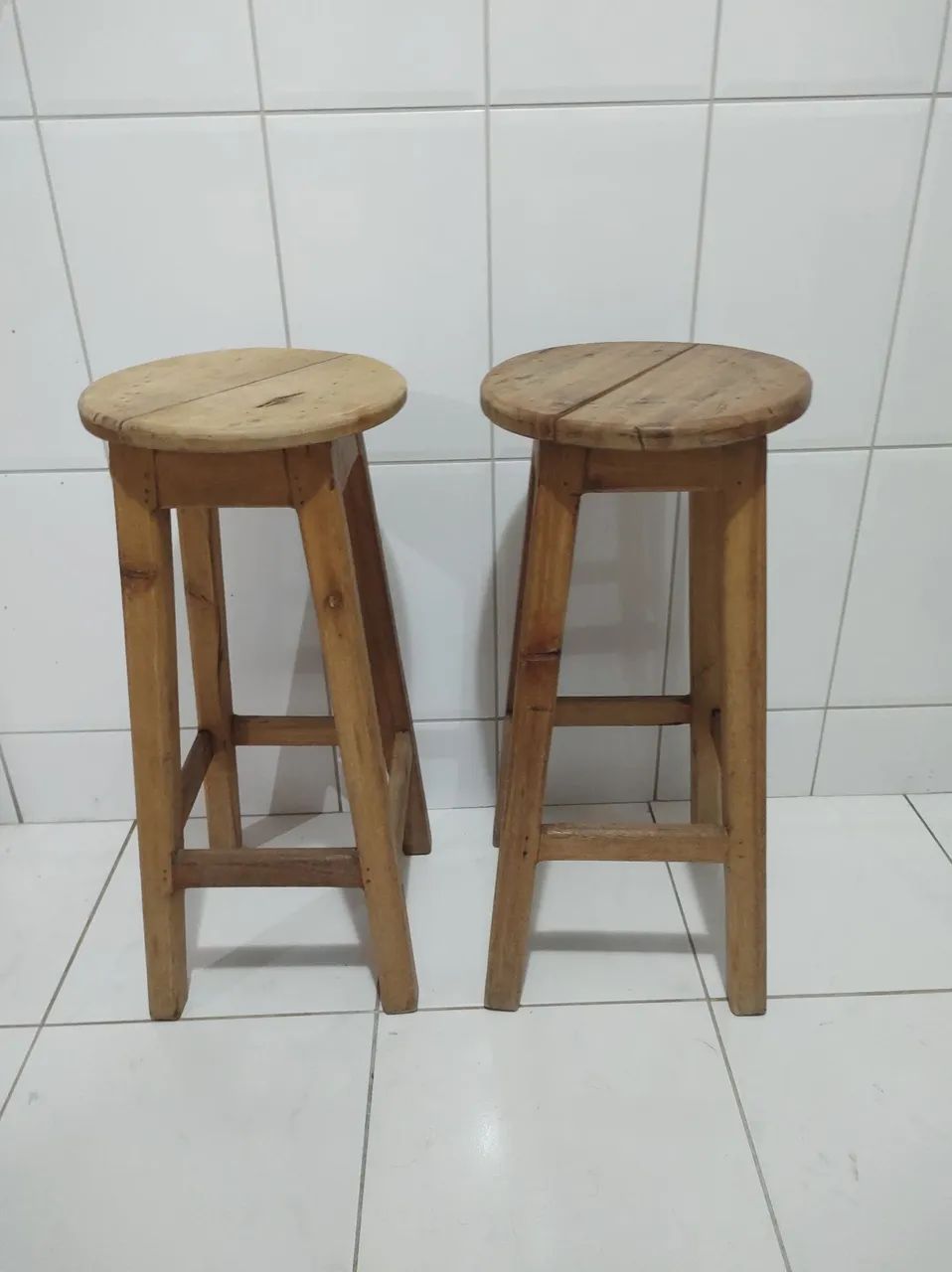 Kit 2 Bancos altos para balcão de madeira 