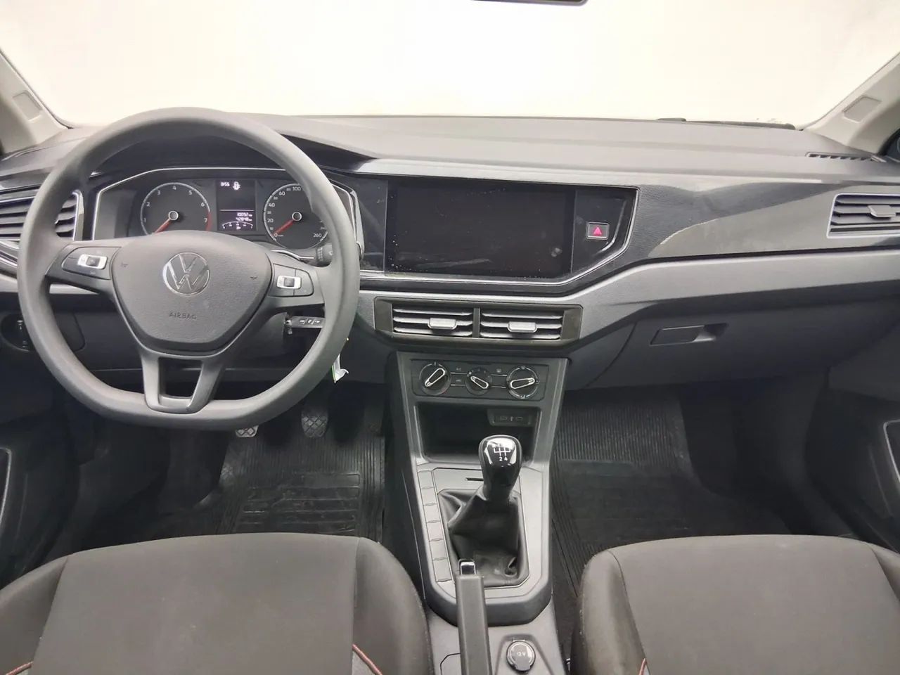 Volkswagen Polo Track 1.0 Flex 12V 5p, foto 15 de 18