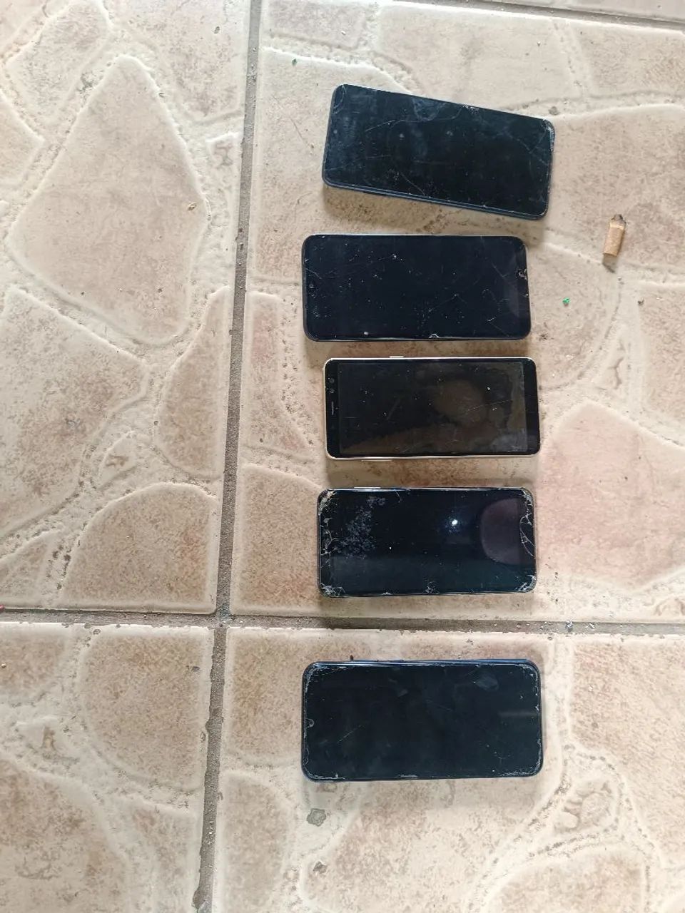 Vendo celulares pra concerto um Motorola e só a entrada