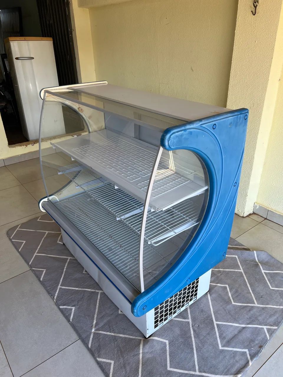 Vendo Balcão Expositor em ótimo estado Entrego * - Foto 4