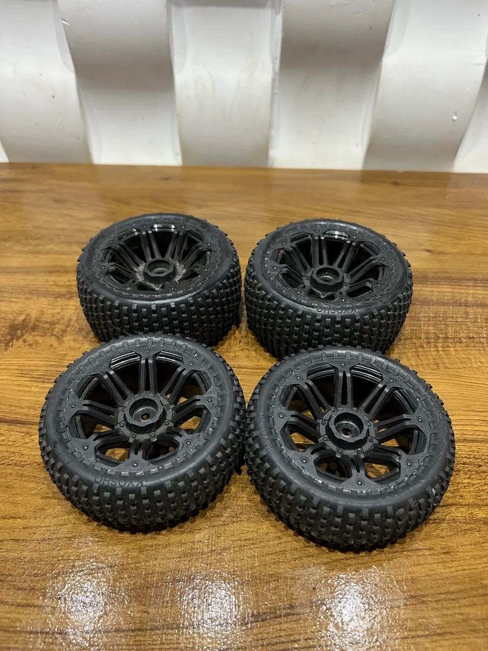 Kyosho dirt hog jogo de pneus Automodelo  - Foto 2