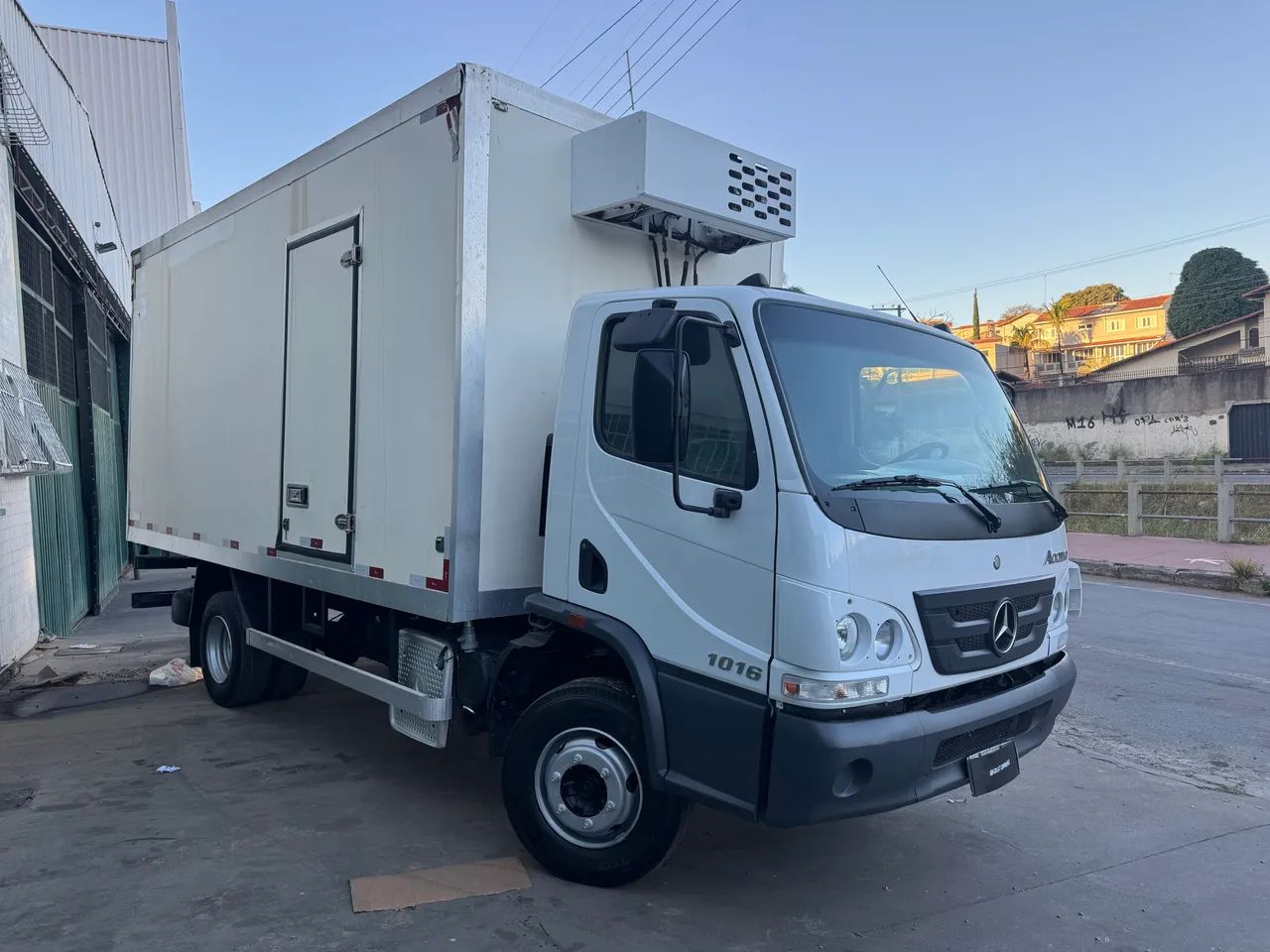 Mb 1016 Accelo Bau refrigerado