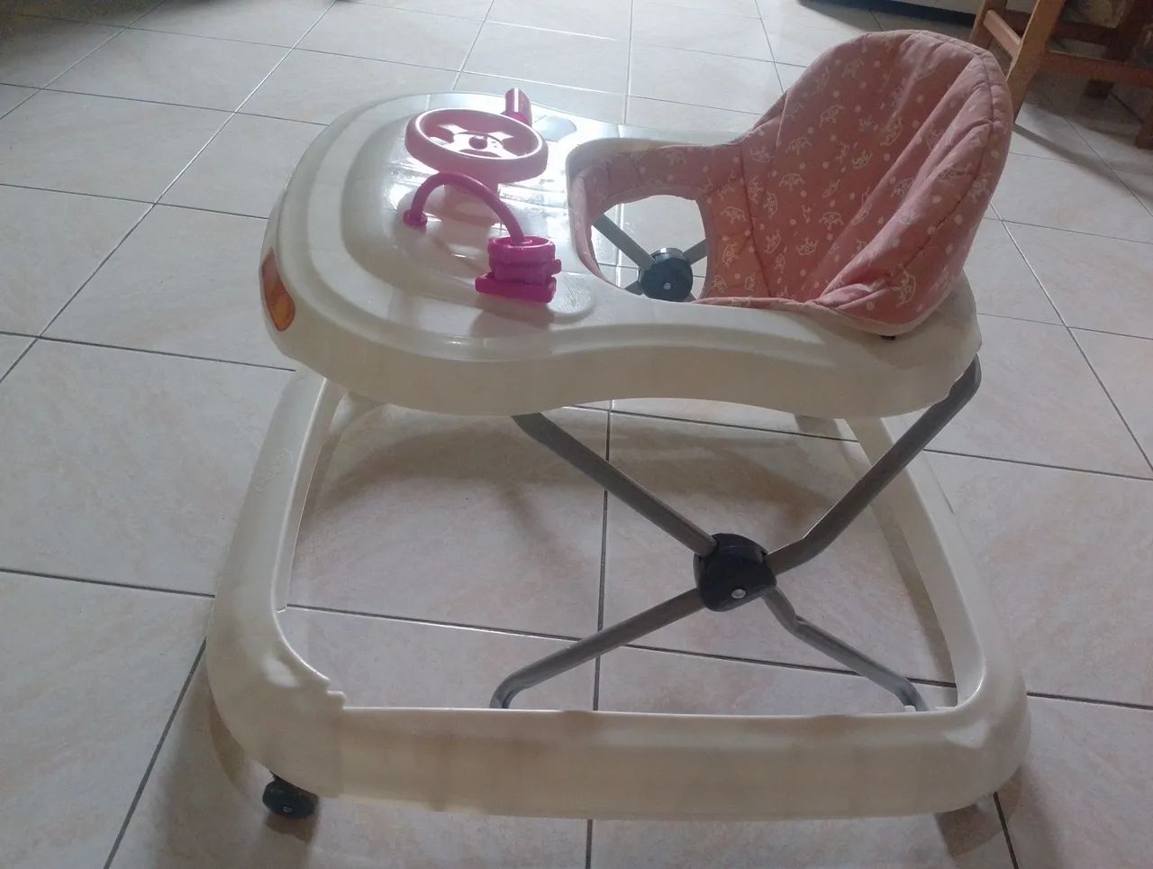 Vendo Andador novo (pouco usado)
