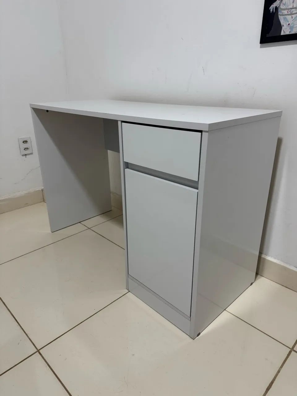 Escrivaninha com gaveta e armarinho  NOVO 