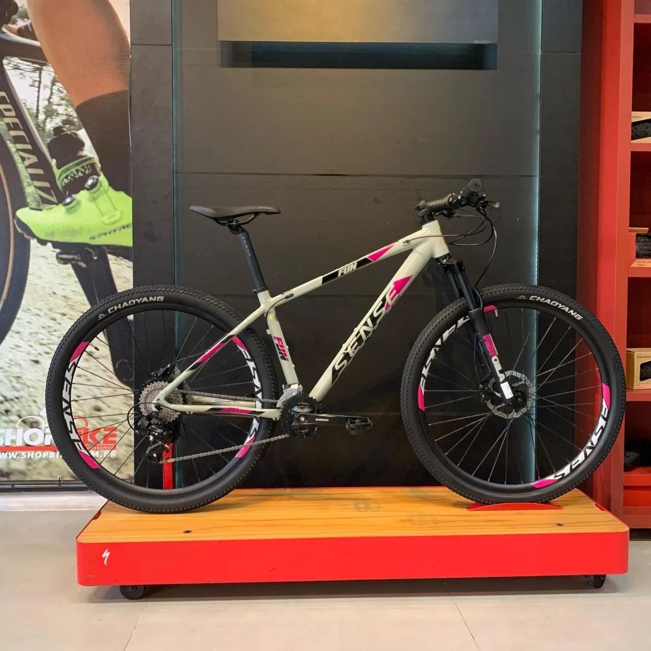 Bicicleta feminina freios hidráulicos 