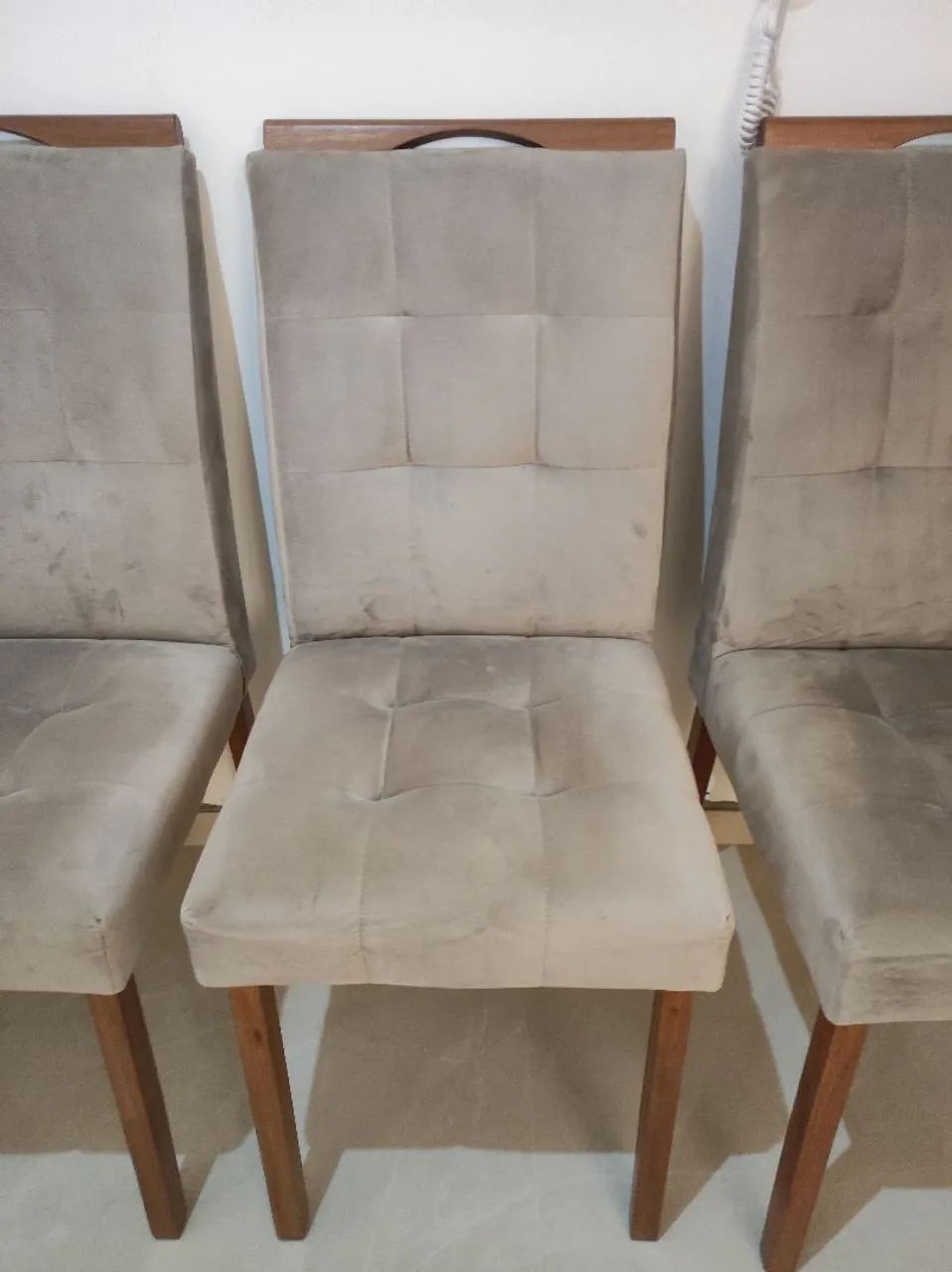 Conjunto cadeiras estofadas veludo e madeira maciça. - Foto 2