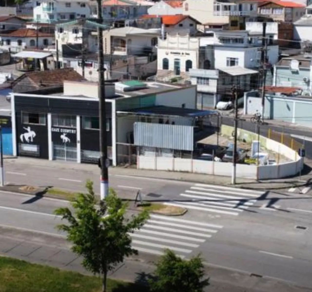 Vendo Troco Predio 2 pavimentos com terreno de esquina - Foto 3