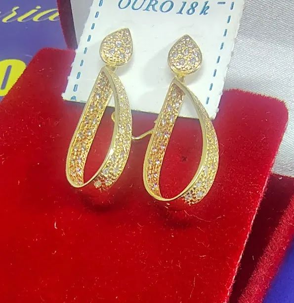 Brincos Argola Moderna Gota Diamantes Ouro 18 Kilates Peso 3.14 Gramas 34 mm               - Foto 4