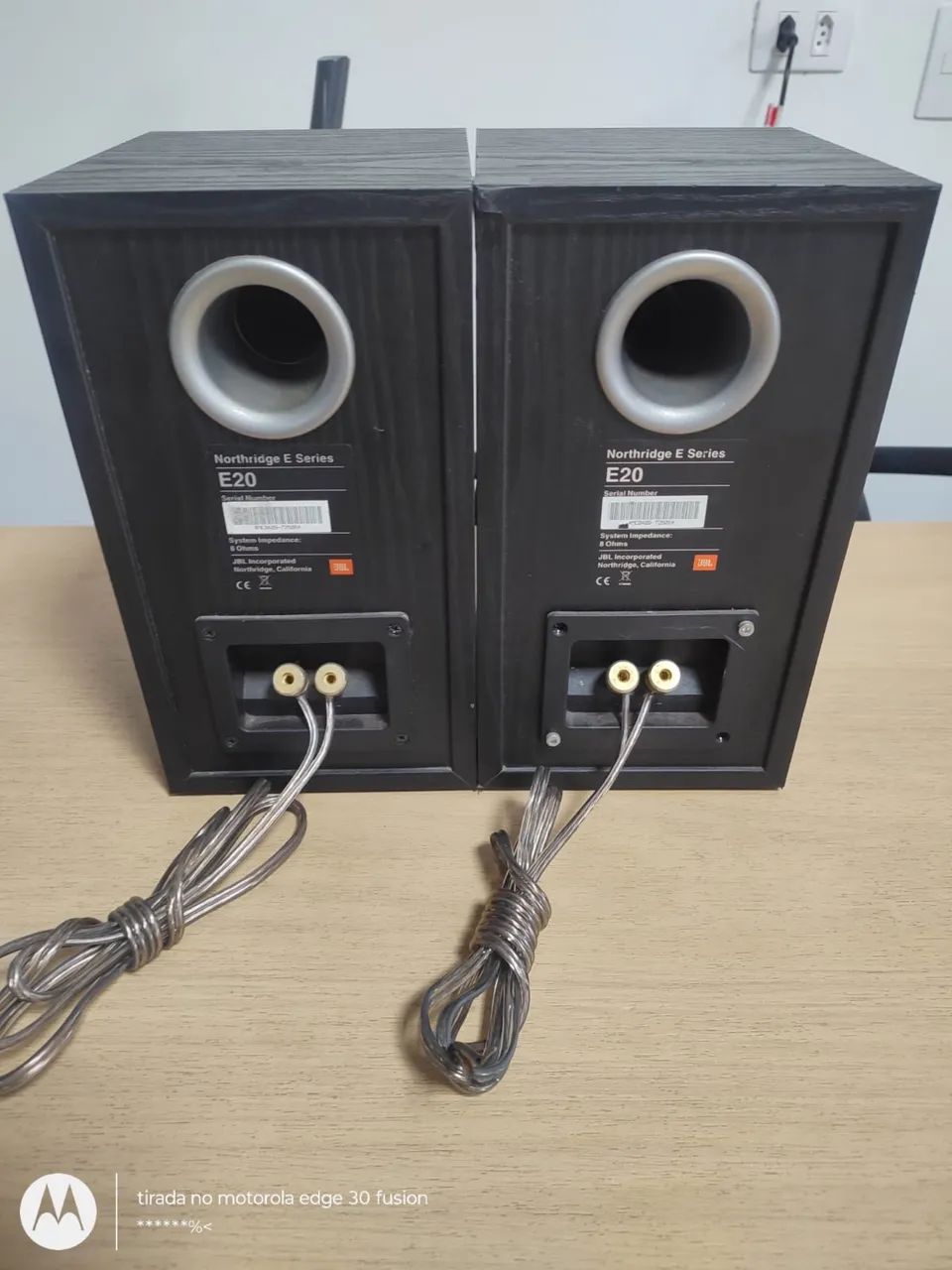 Par de caixas jbl e20