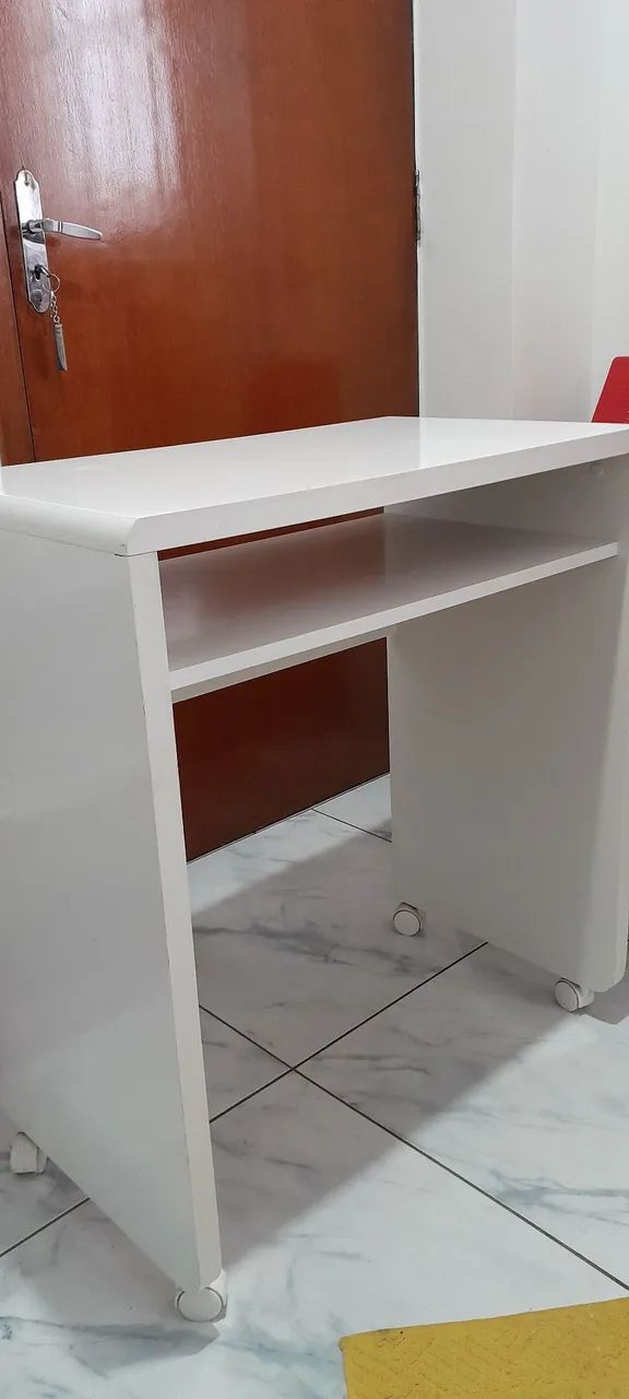 Mesa para impressora ou notebook com rodinhas