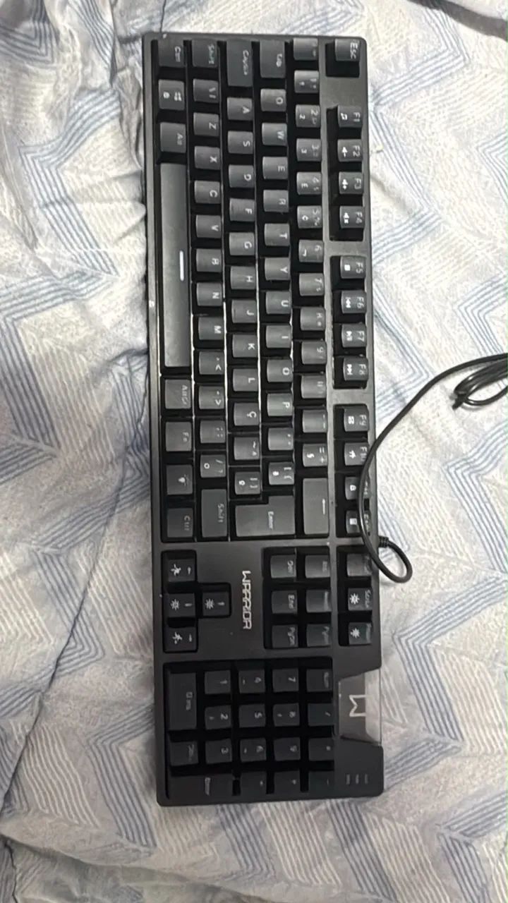 Teclado mecanico Warrior com rgb