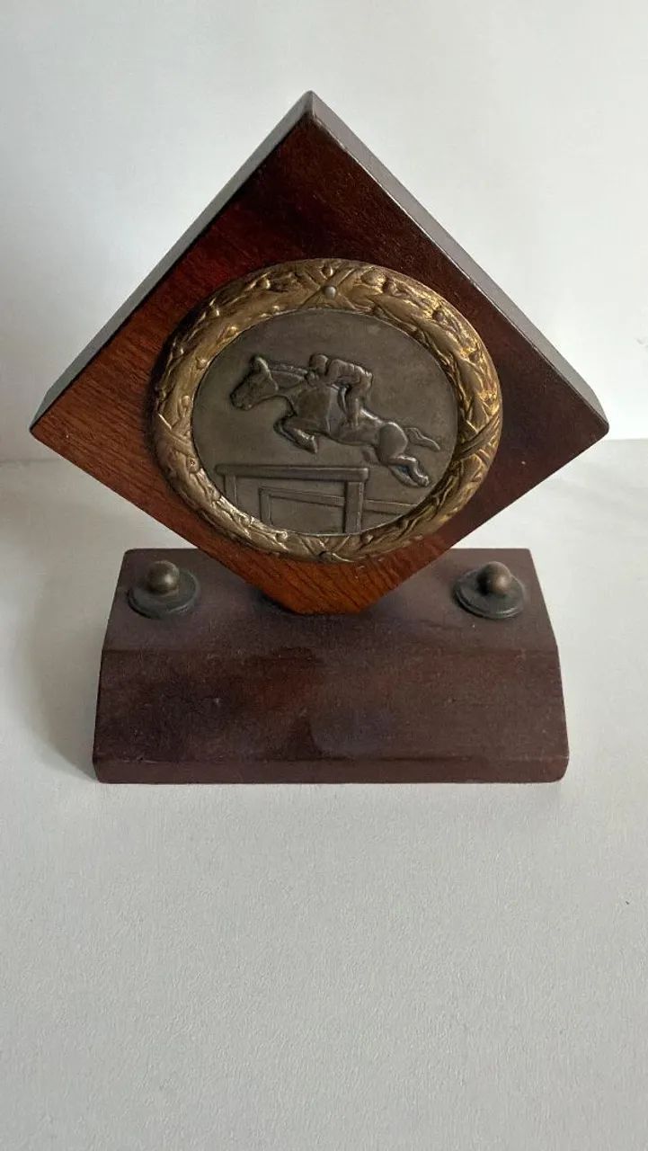 Troféu  de jockey antigo - Foto 2