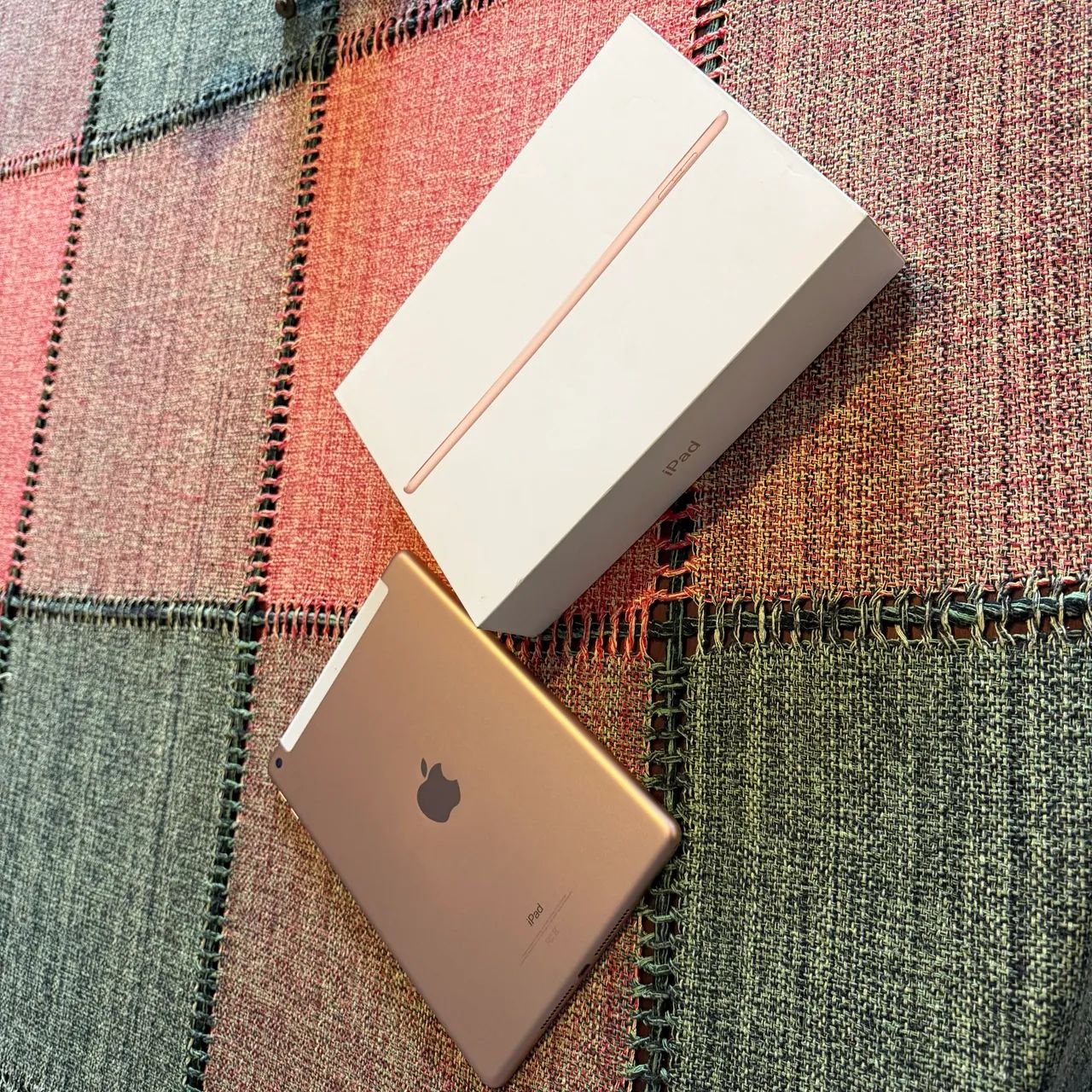 iPad (6th Generation) 32GB Wifi / slot Sim cor - ROSE / Branco