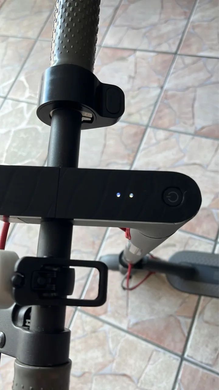 Patinete elétrico xaiome semi novo - Foto 4