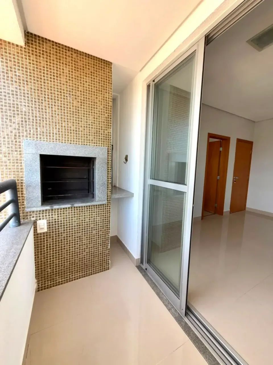 Alugo apto em Cuiabá - 62m² com 2 quartos, sendo uma suíte | Sacada com churrasqueira - Sa - Foto 2