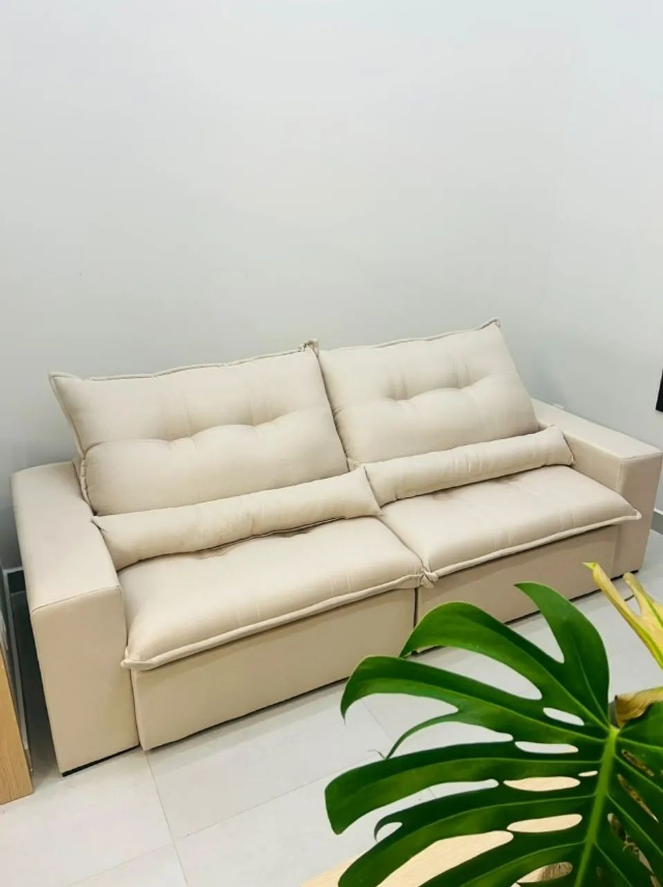 Sofá Paris Retrátil e Reclinável 2,30m Veludo Resistente e Aconchegante