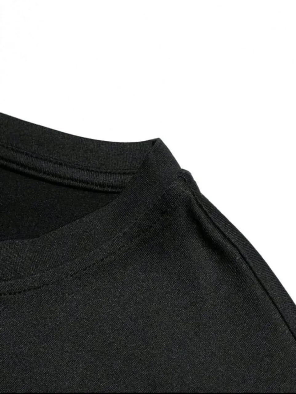 Camiseta Preta Sólida Manfinity - Foto 3