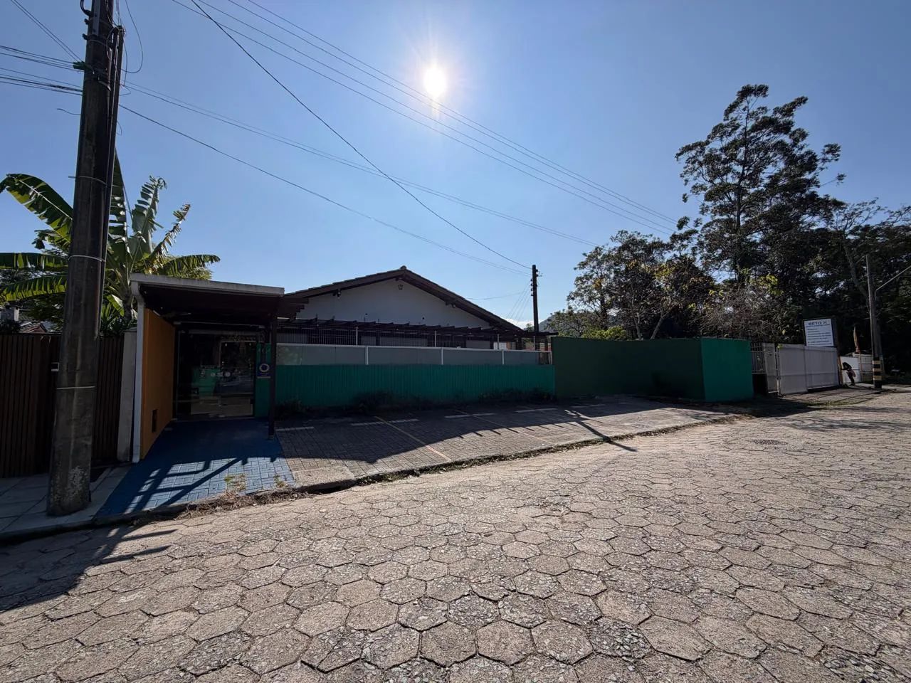 Excelente oportunidade 3 terrenos planos, lado a lado, com 1.080m2, com uma casa em 1 lote - Foto 2