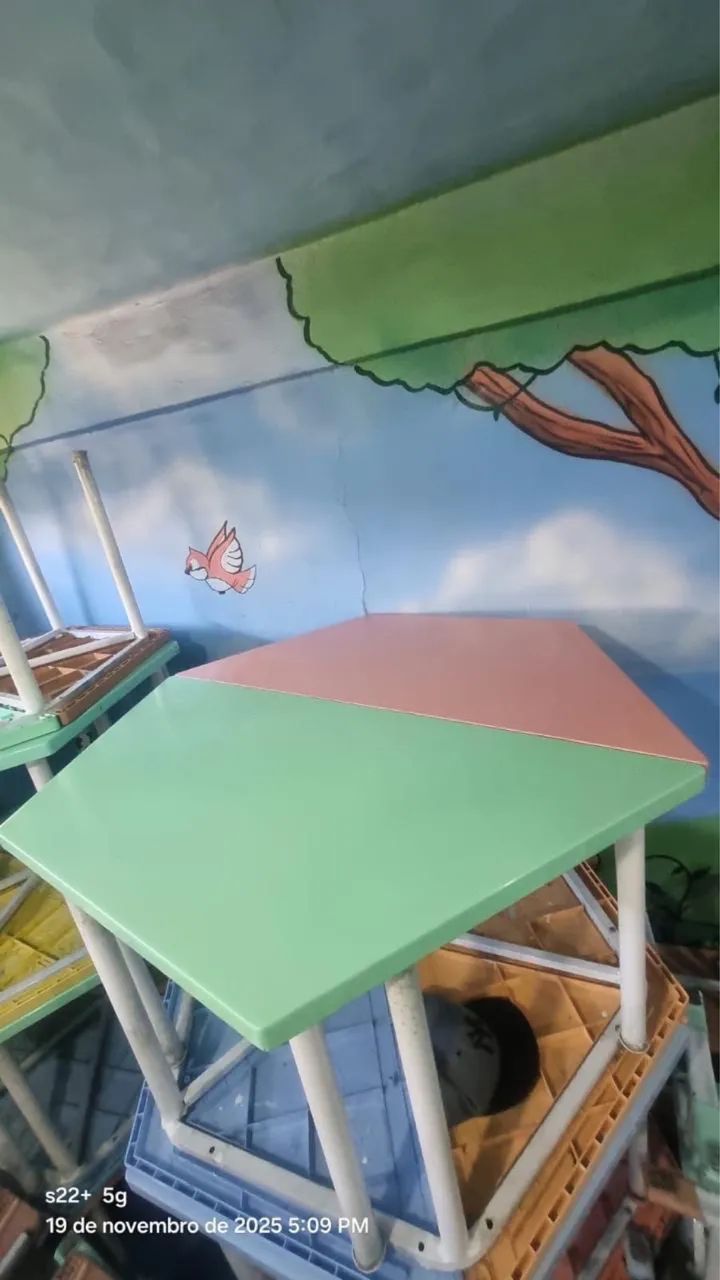 Jogo de mesa infantil com 6 cadeiras - Foto 2