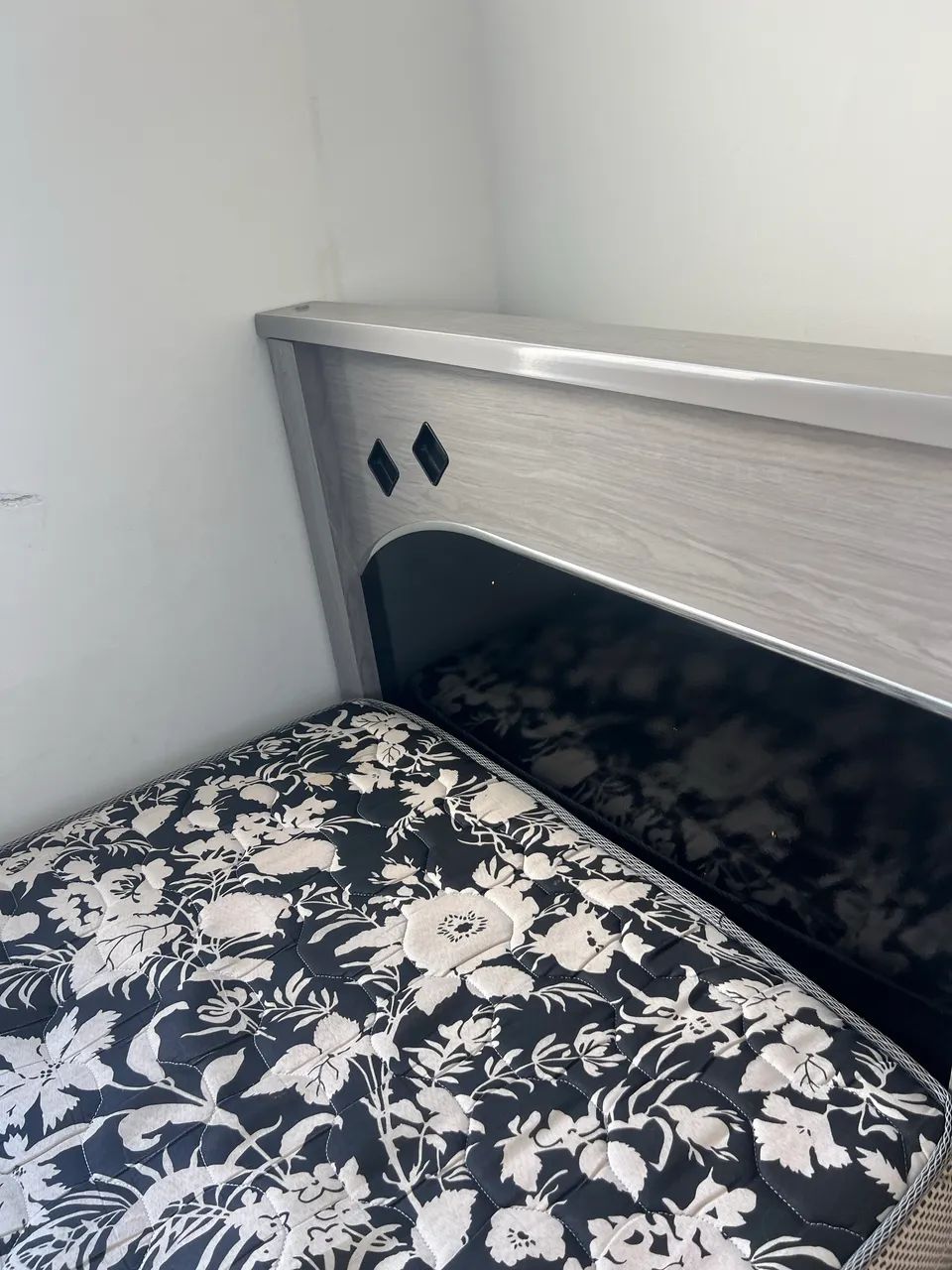 Cama de solteiro 