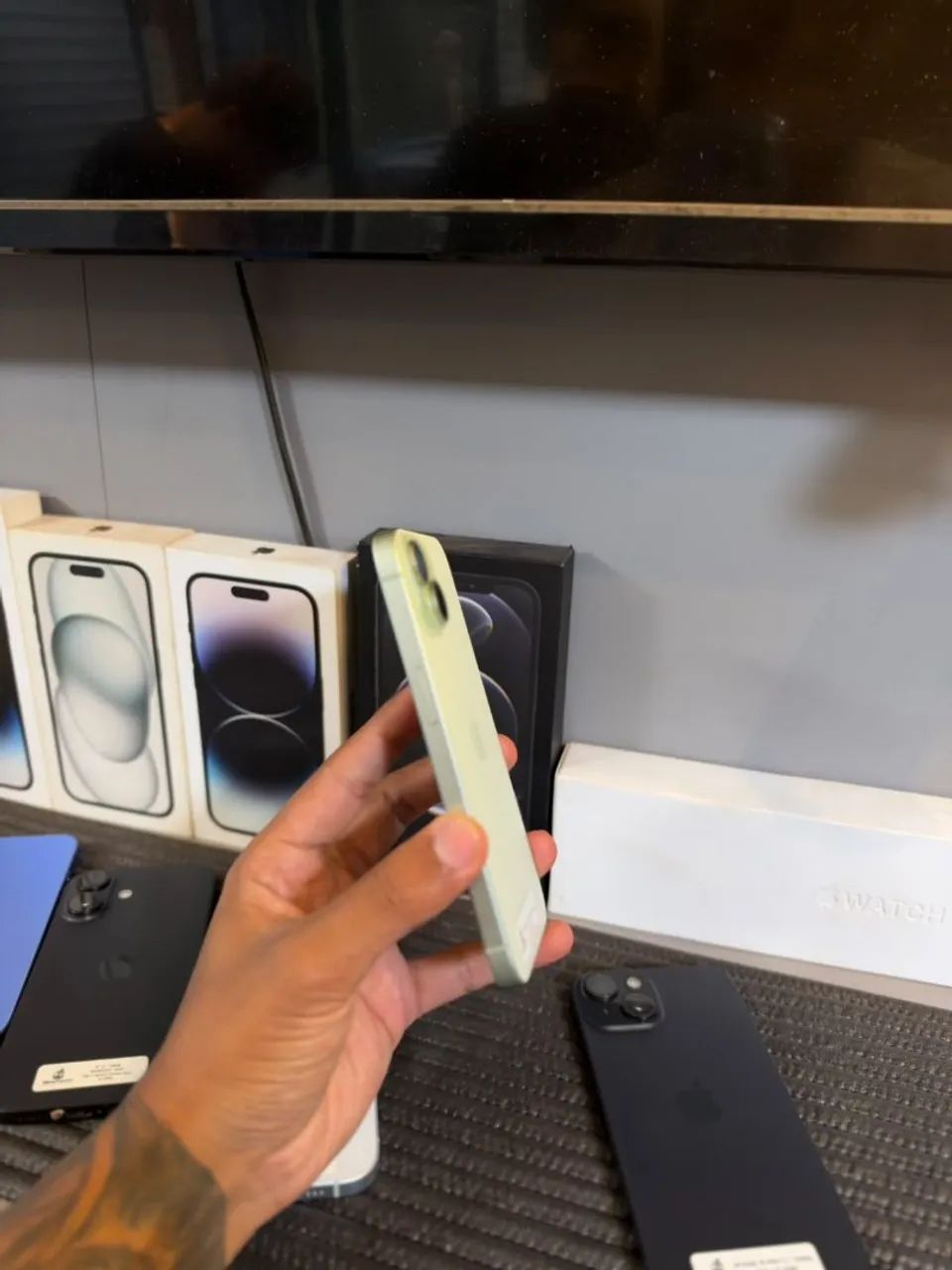 IPHONE 15 128GB<br>R$ 2.799 - Foto 4