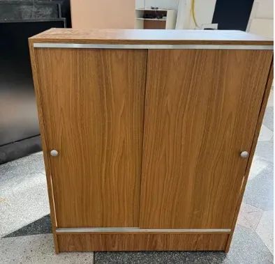 BALCÃO VITRINE COM PORTA DE MDF AMADEIRADO - NOVO - 100% MDF  - Foto 2