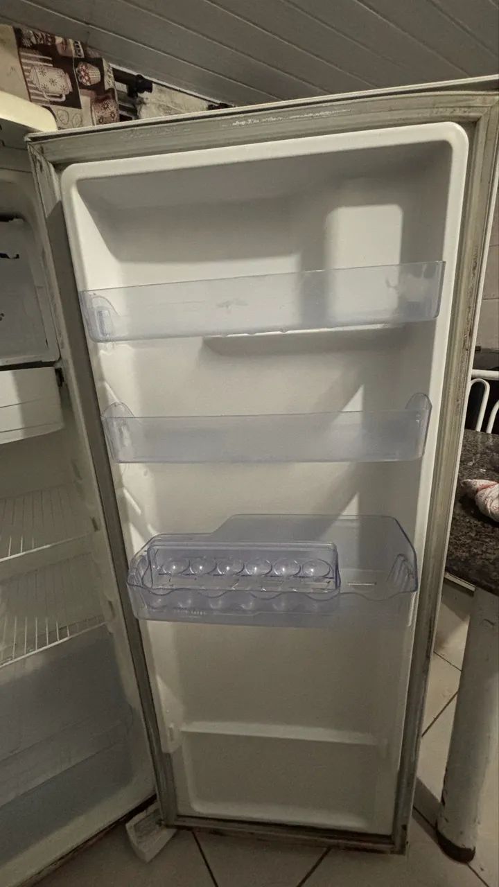 Geladeira Electrolux 1 - 240 Litros - Foto 5