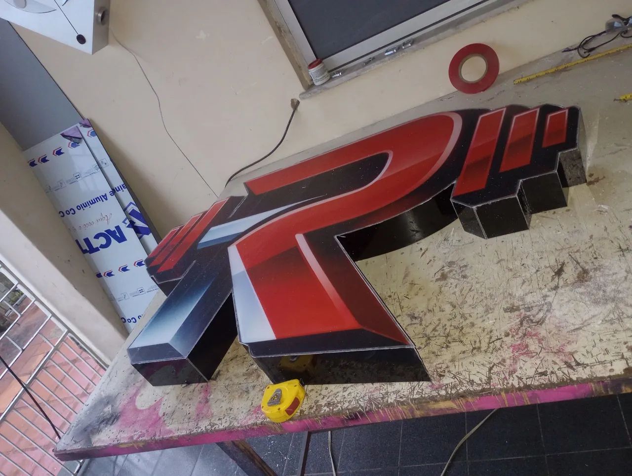 Letras e placas acrílico e ACM, fachadas