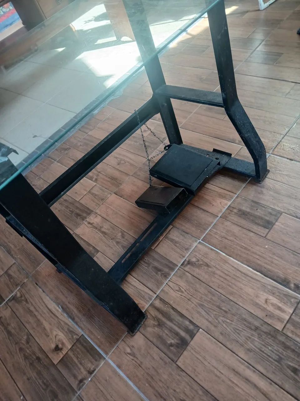 Pé de mesa de costura