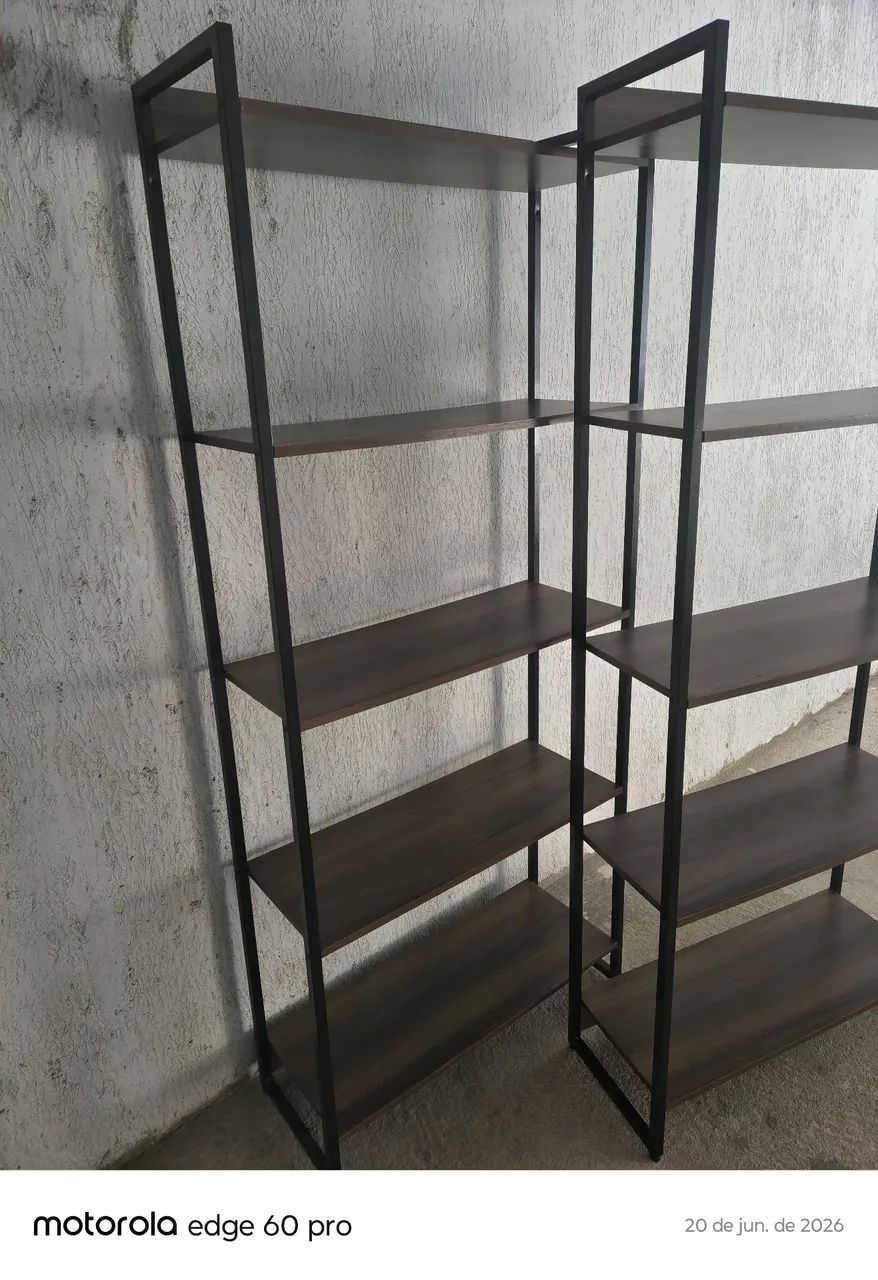 2(duas) estantes em aço, cada uma com 5 prateleiras em MDF - Foto 2