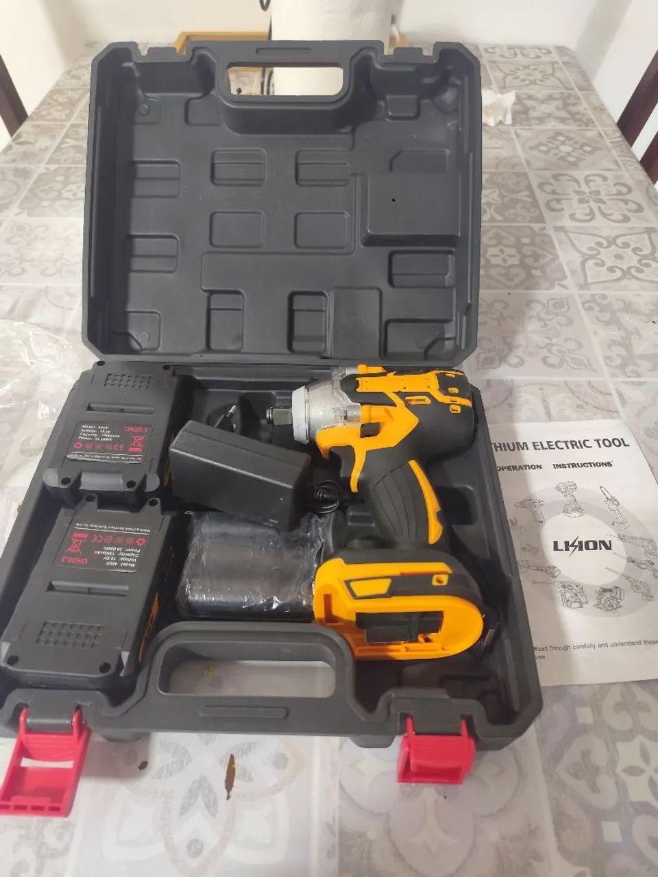 Chave de impacto furadeira parafusadeira com 2 baterias 48v NOVA com maleta e acessórios - Foto 3