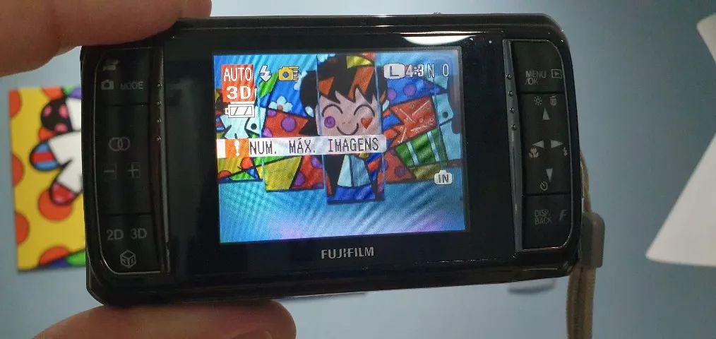 Câmera 3D FUJIFILM FINEPIX W1 - Real 3D (COM DEFEITO) - Câmeras e