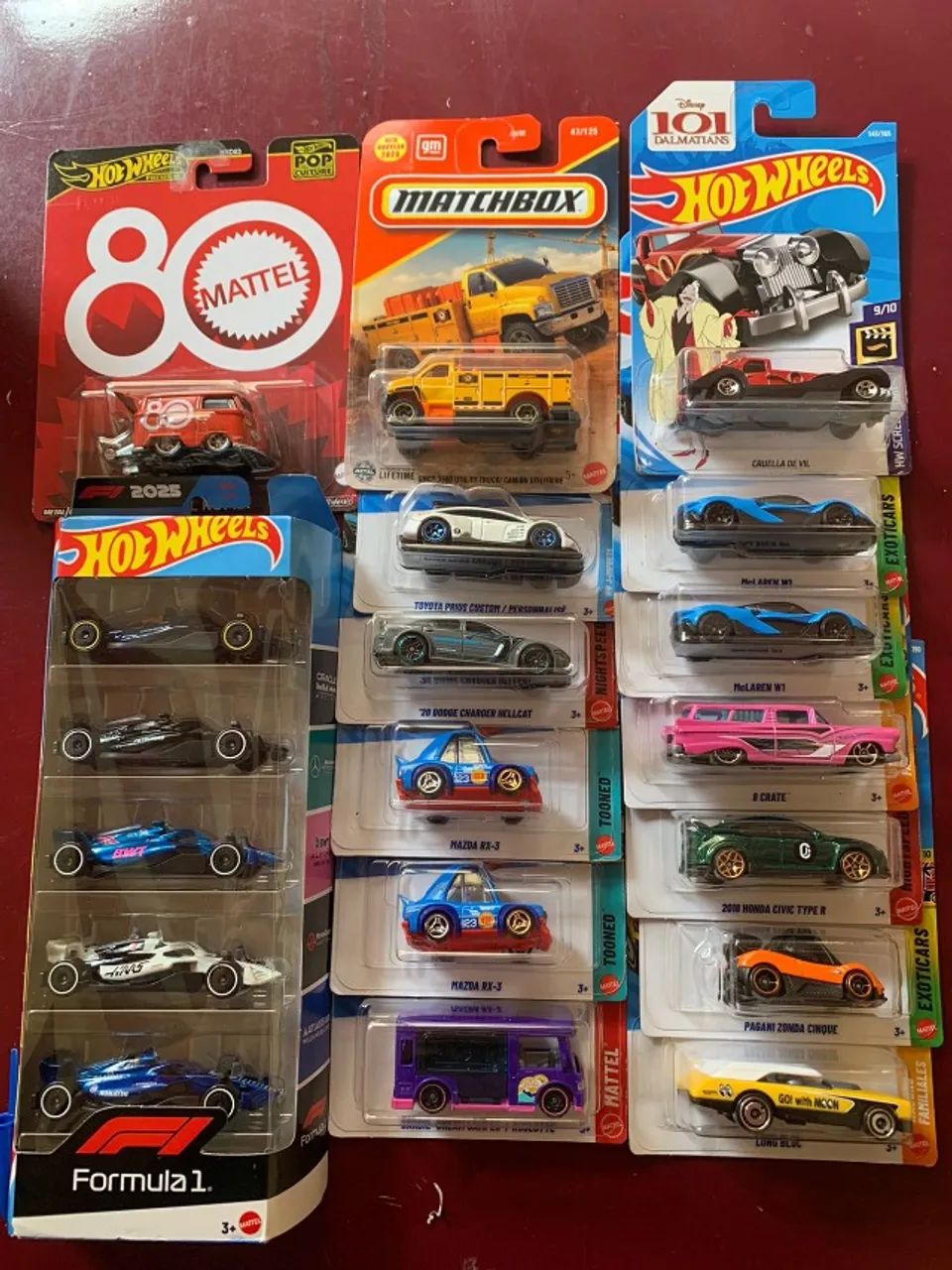 Lote Miniaturas Hot Wheels (F1, Kombi, Tooned, 101 Dálmatas, etc
