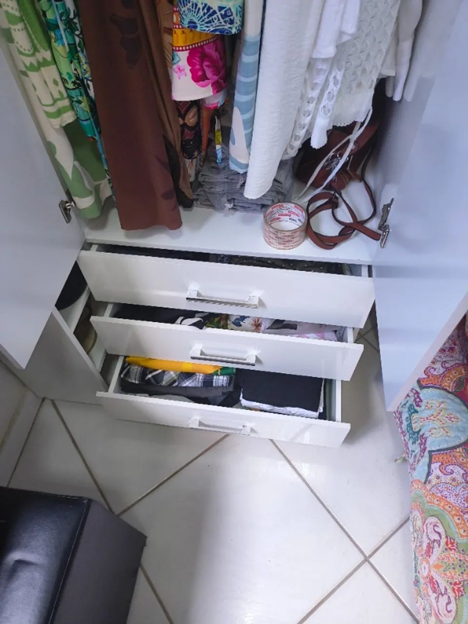 Guarda roupas de solteiro - Foto 3