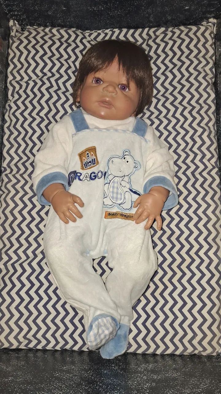 Bebe reborn em ótimo estado e berço feito a mão! - Foto 2