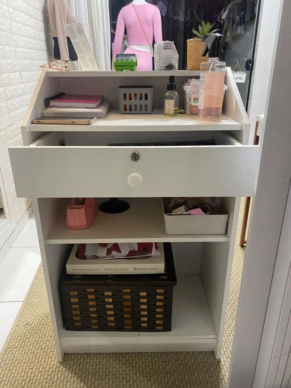 Balcão Expositor / Caixa para Loja de Roupas e Estética