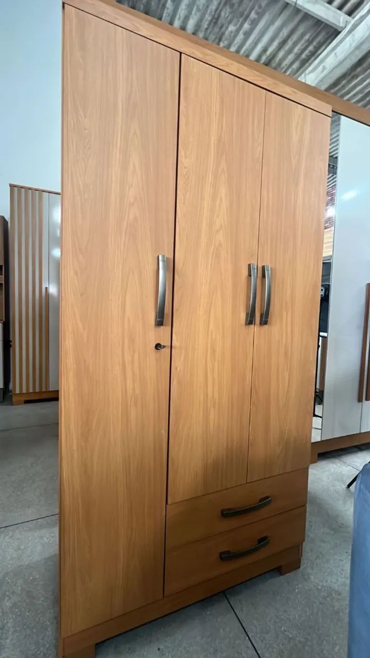 Roupeiro Solteiro 3 Portas c/ Chave à pronta entrega  - Foto 2