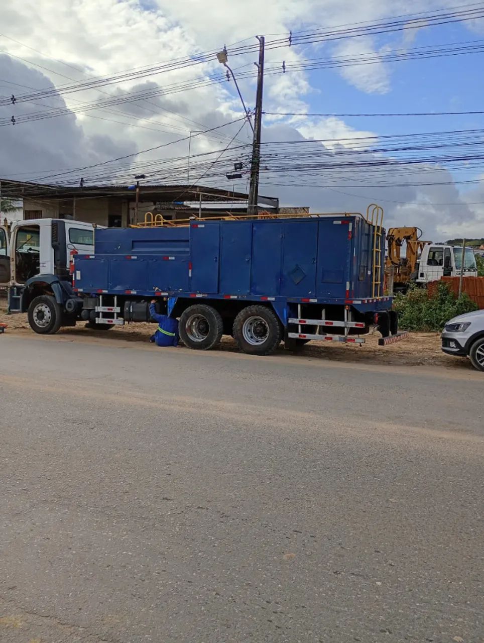 CARROÇERIA COMBOIO DE LUBRIFICAÇAO E ABASTEÇINTO/MELOSA