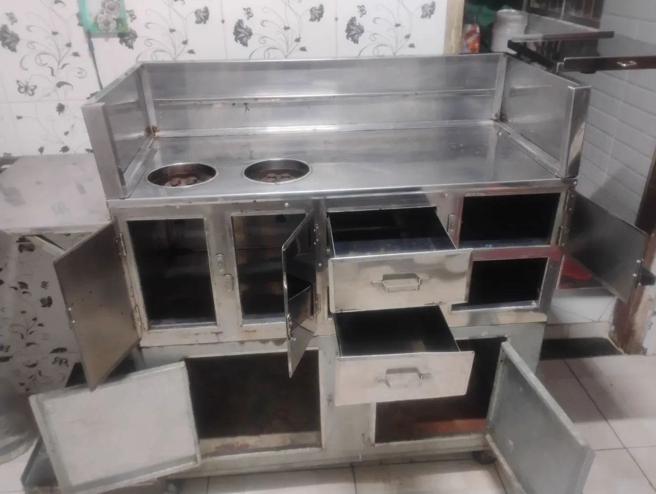Vendo carrinho multiuso de inox  - Foto 3