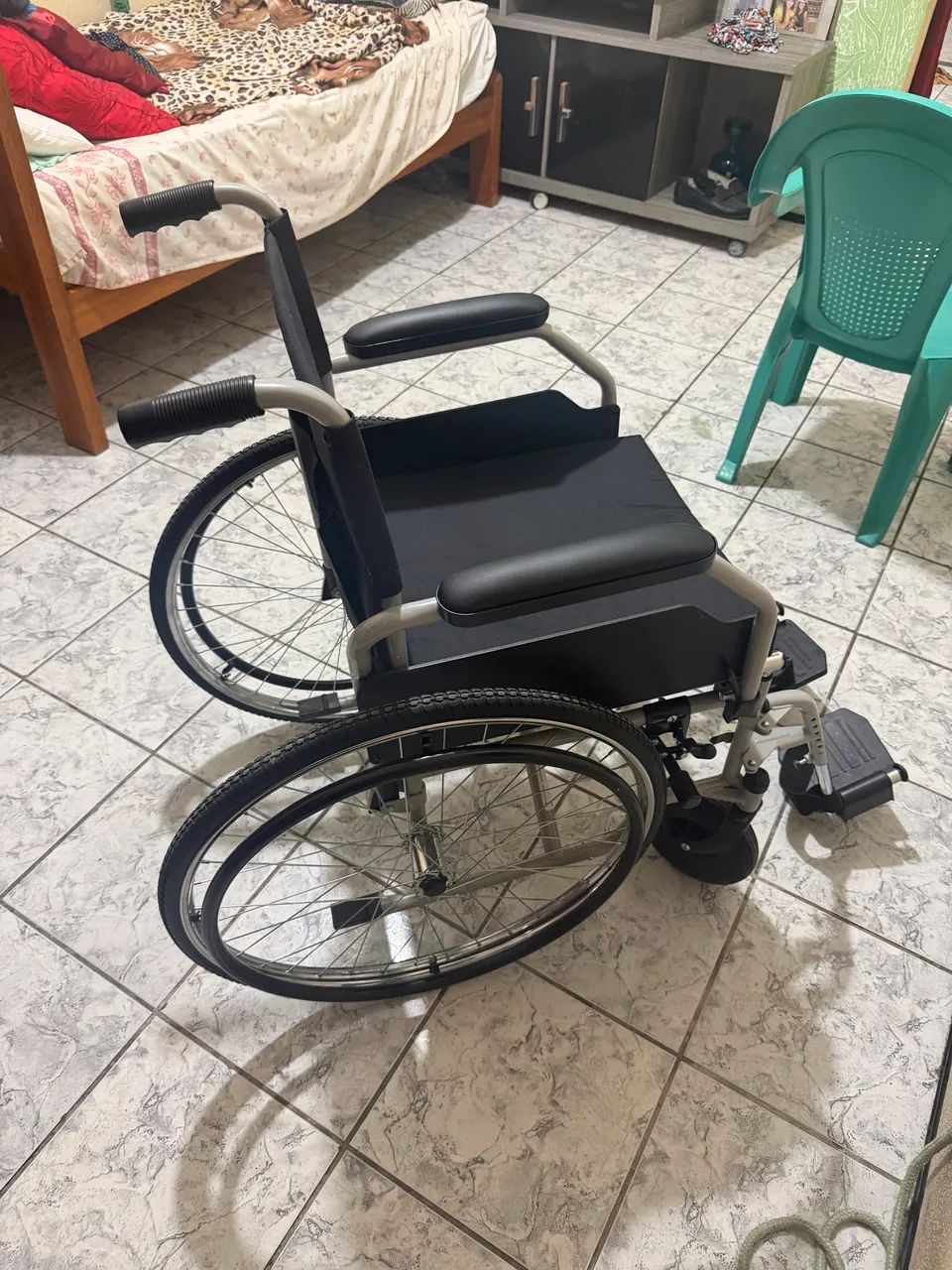 Cadeira de rodas nova  - Foto 3