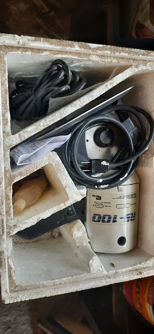 Vendo tesoura elétrica, para tecidos, RS 100. Ótimo estado - Foto 2