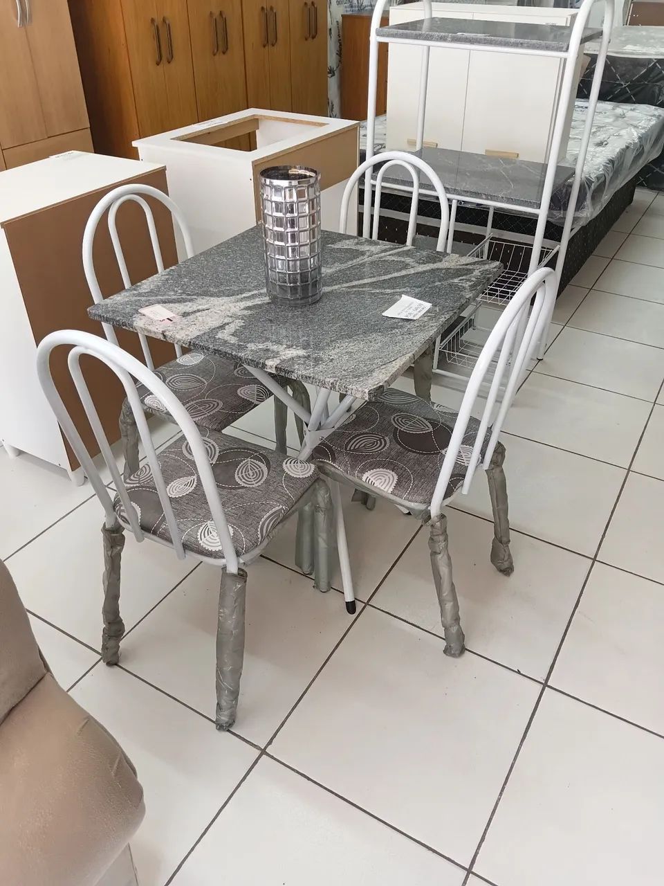 Mesa de granito com 4 cadeira - Foto 2