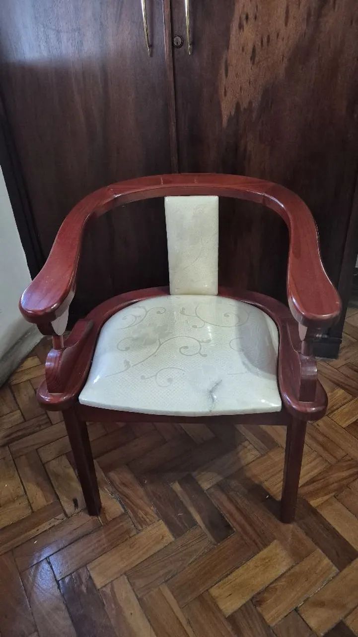 Poltronas de madeira com assento estofado - Foto 5