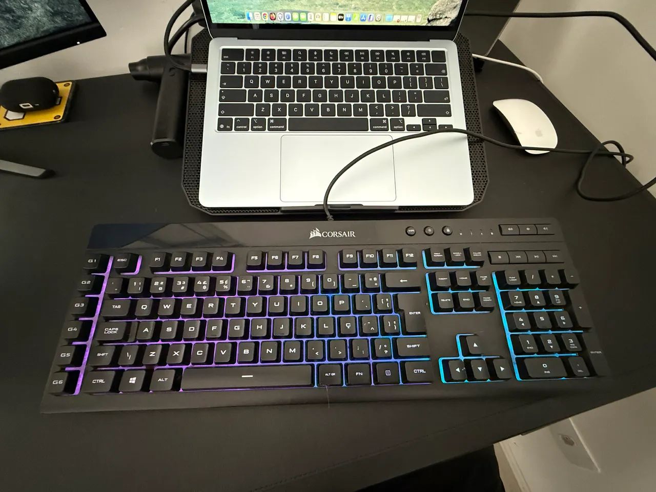 Teclado de Membrana Corsair K55 RGB