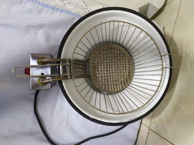 Vendo fritadeira elétrica 220 V - Foto 6