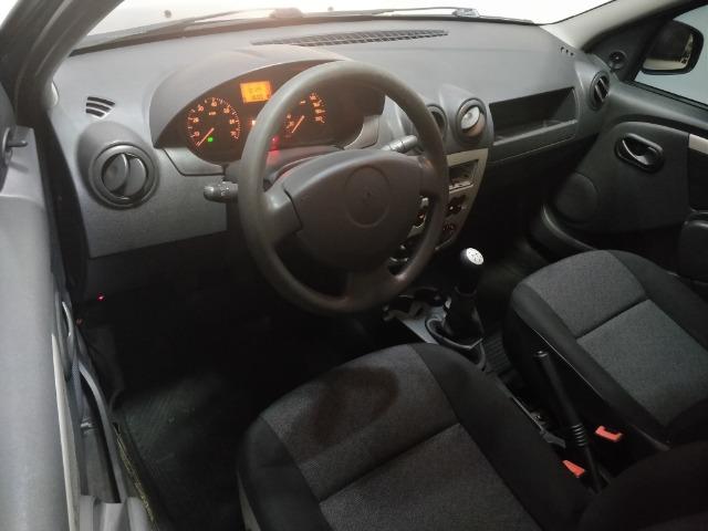 Renault Logan Expression 1.6 2010 - Foto 8