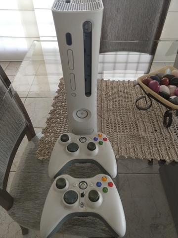 Xbox 360 + 2 controles